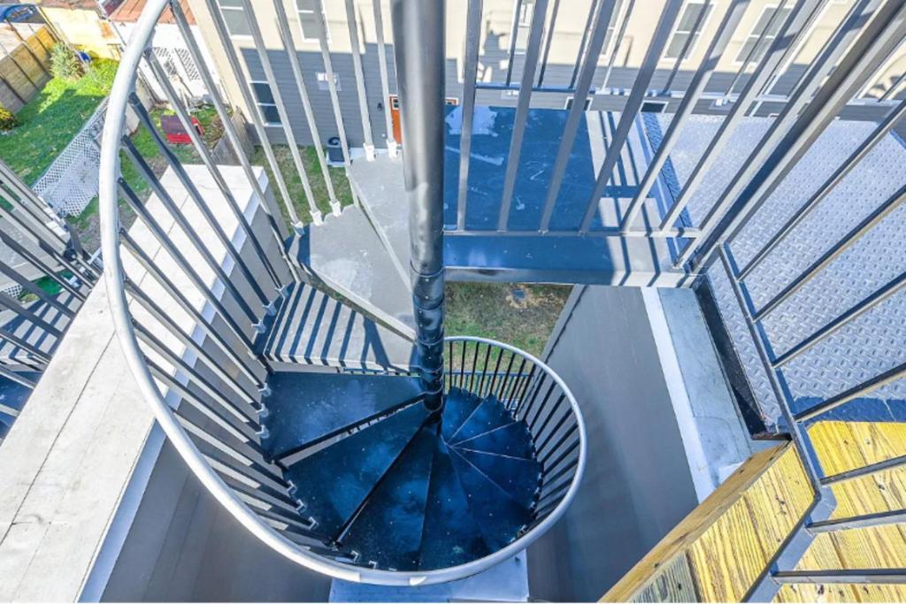 Spacious 3Bedroom Duplex With Rooftop Deck! วอชิงตัน ภายนอก รูปภาพ