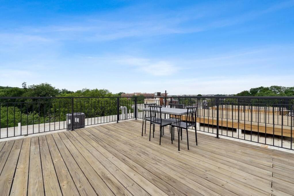 Spacious 3Bedroom Duplex With Rooftop Deck! วอชิงตัน ภายนอก รูปภาพ
