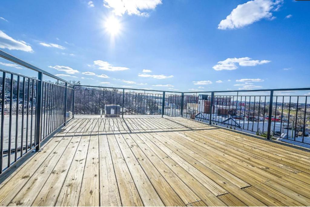 Spacious 3Bedroom Duplex With Rooftop Deck! วอชิงตัน ภายนอก รูปภาพ