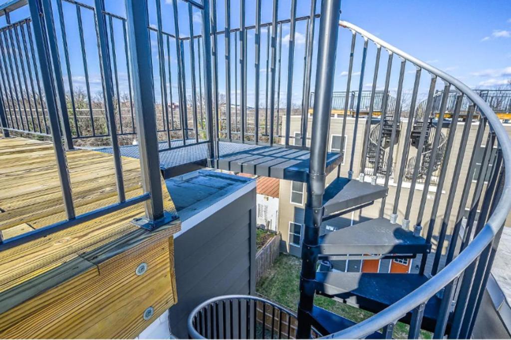 Spacious 3Bedroom Duplex With Rooftop Deck! วอชิงตัน ภายนอก รูปภาพ